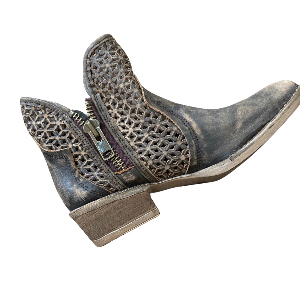 Circle G by Corral Distressed Leather Ankle Booties – Size 8 - Picture 3 of 13